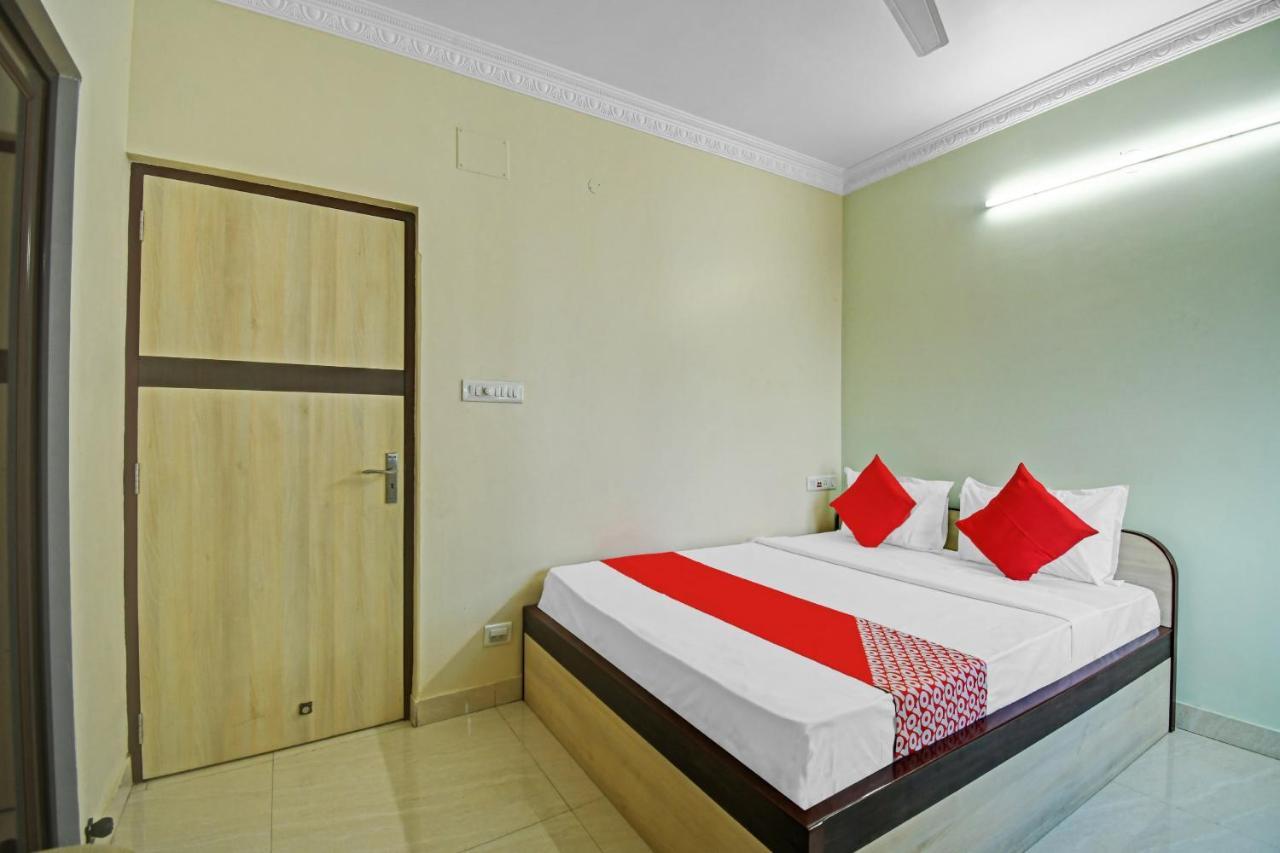 Oyo Flagship 84655 S S Guest House Kolkata Bagian luar foto