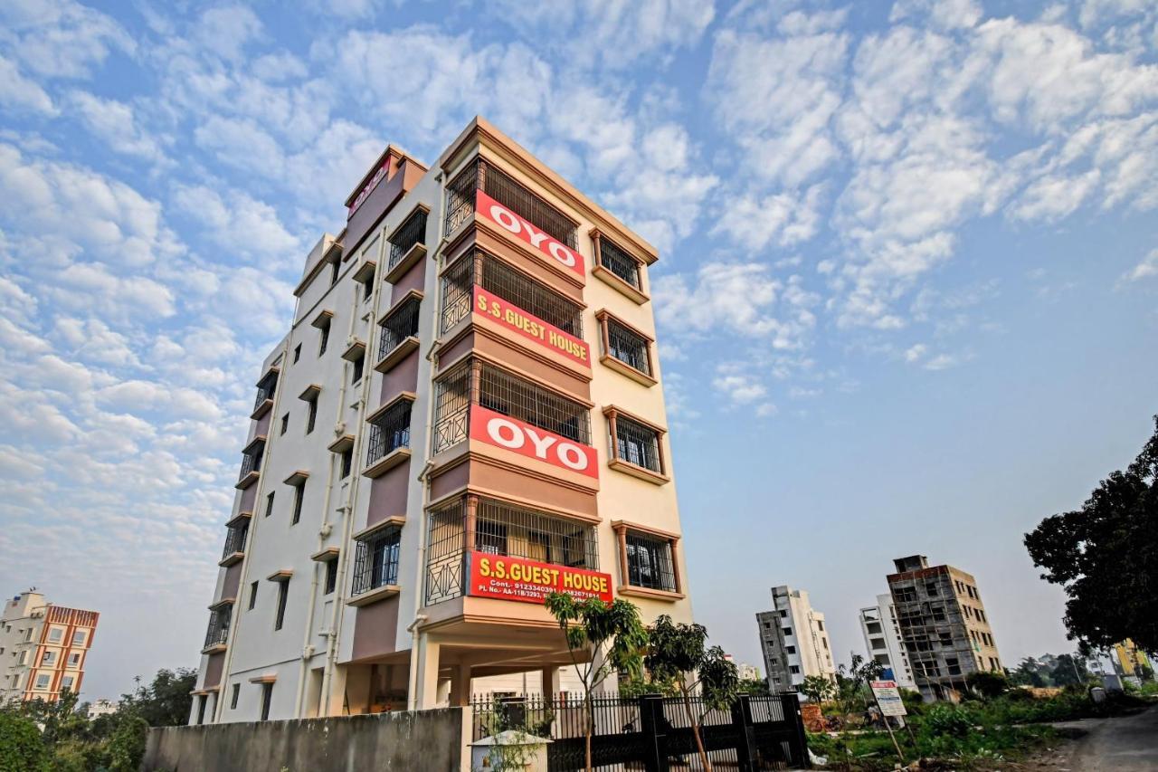 Oyo Flagship 84655 S S Guest House Kolkata Bagian luar foto