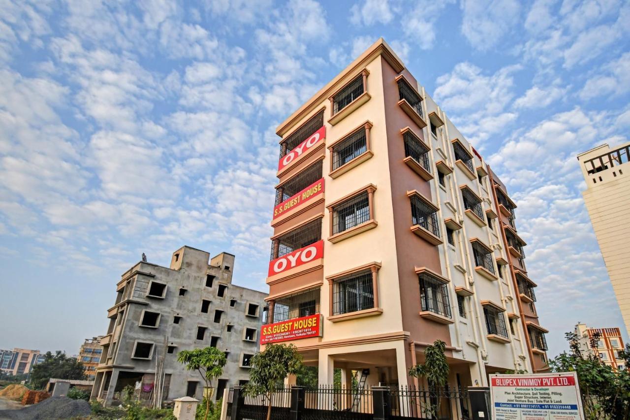 Oyo Flagship 84655 S S Guest House Kolkata Bagian luar foto
